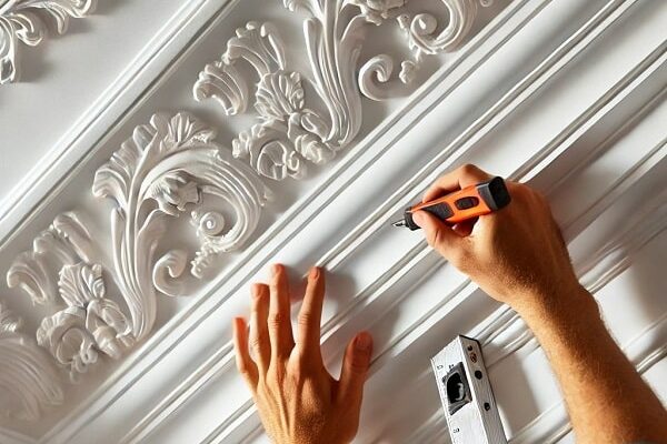 Installation de moulures décoratives